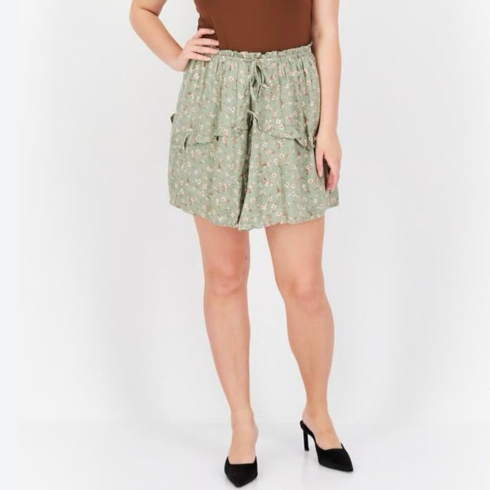 Sadie & Sage Green Floral Ruffle Elastic Waist Mini Skirt Women’s Sz Medium EUC